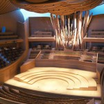 Фрэнк Гери спроектировал и концертный зал Walt Disney Concert Hall в Лос-Анджелесе на 2265 мест